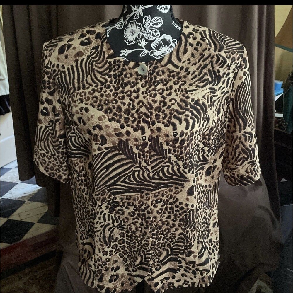 NWOT Kathy Che Size 16 Women’s Button Front Blouse 42" Bust 25" L
